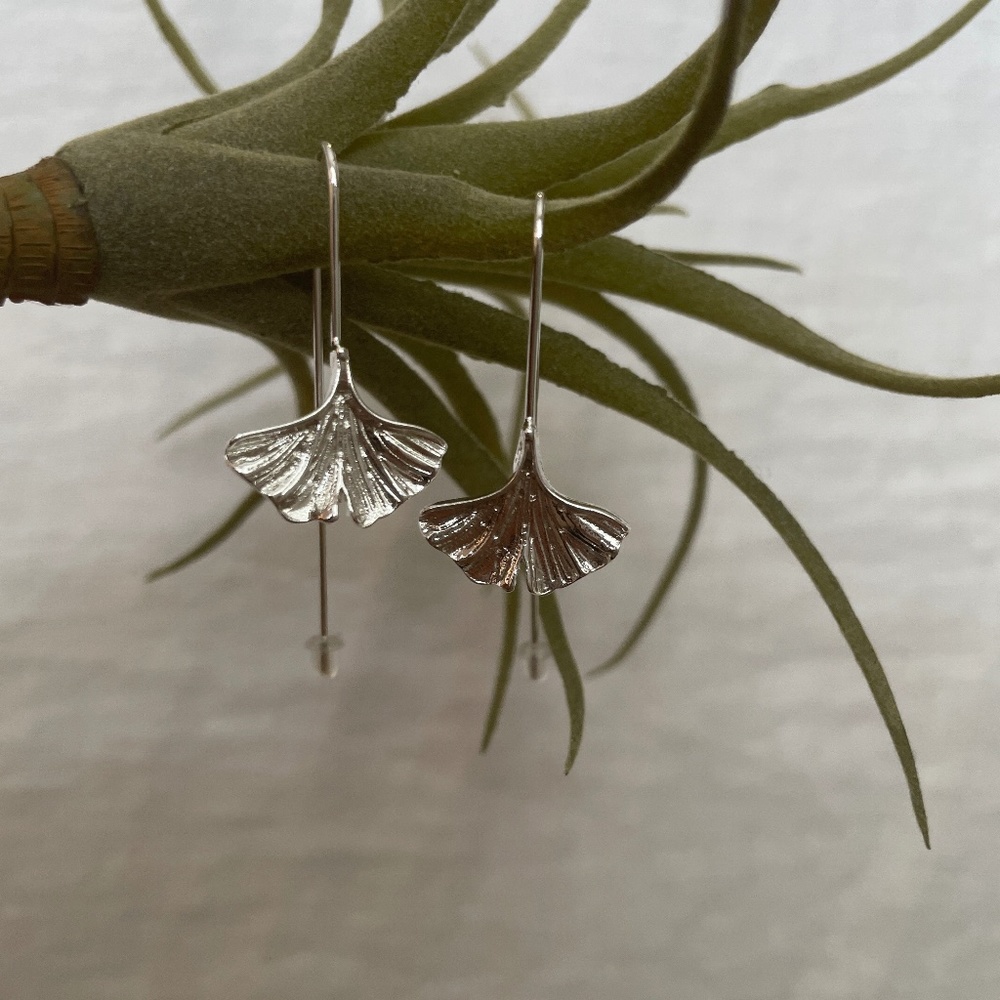 🌟 Buy 2 Pairs, Get 1 Free! NWT, Vintage Ginkgo Leaf Silver-Plated Hook Earrings